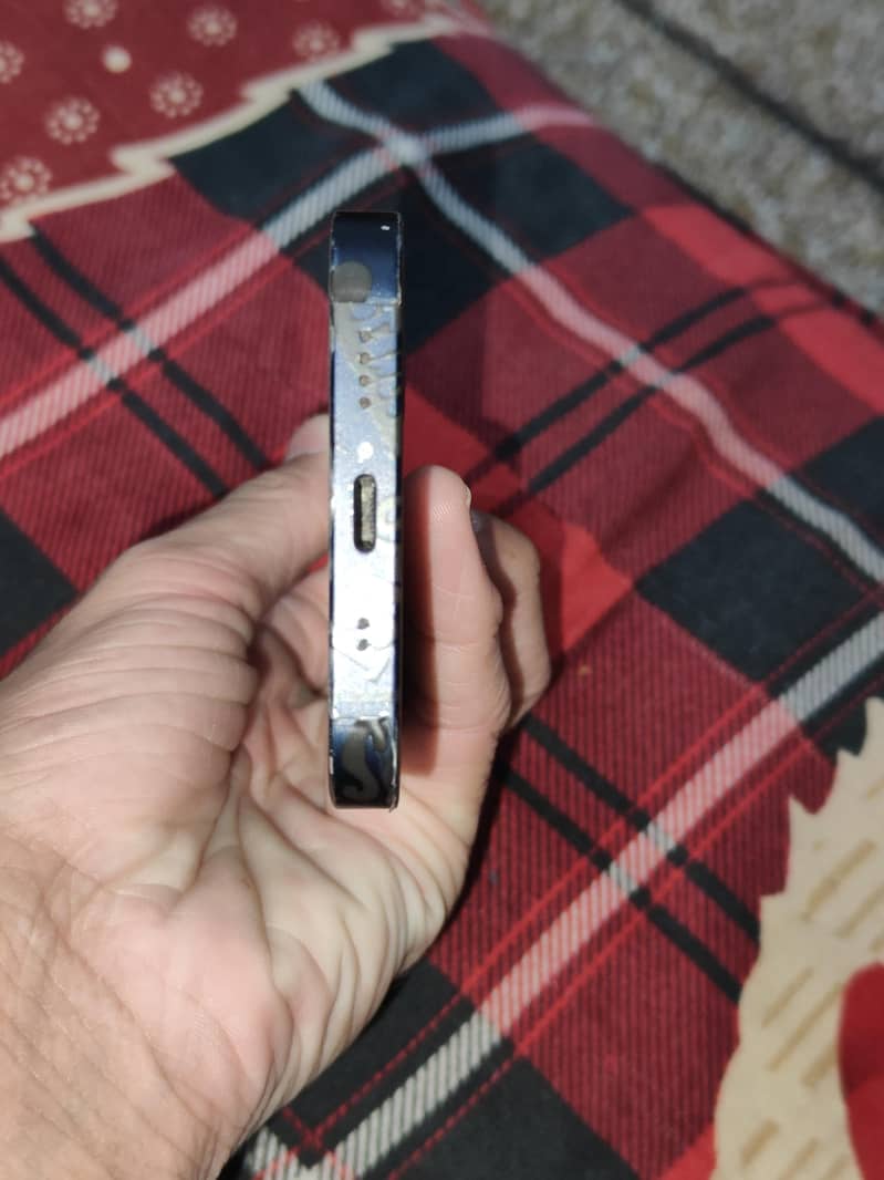 Apple iPhone 12 mini 4
