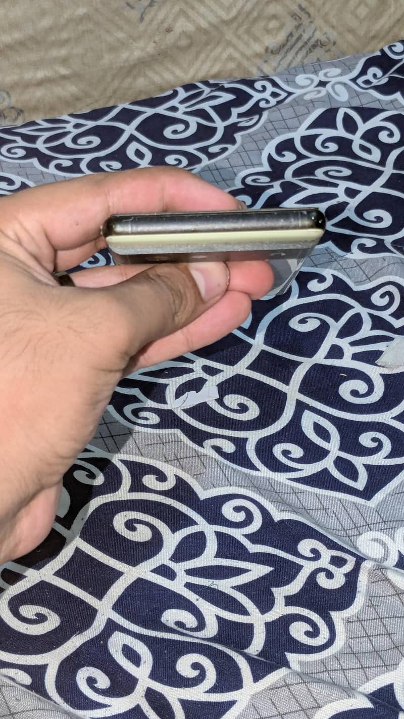 Google Pixel 6 [ 10/9 condition ] 1