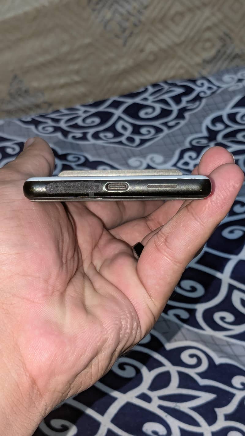 Google Pixel 6 [ 10/9 condition ] 4