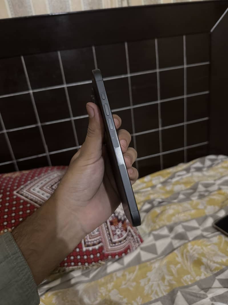 Apple iPhone 15 Pro Max 2