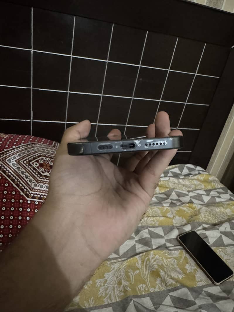 Apple iPhone 15 Pro Max 3