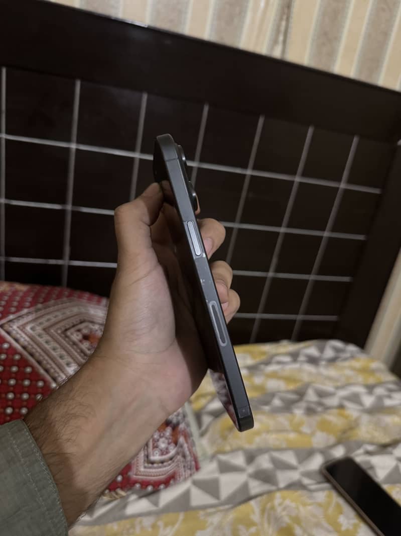 Apple iPhone 15 Pro Max 4