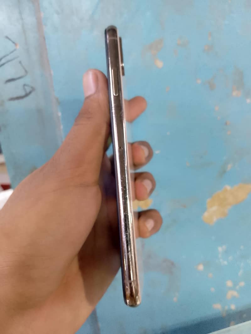 Apple iPhone XS Max 4