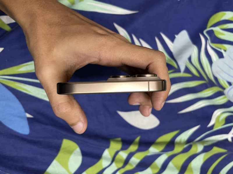 Apple iPhone 16 Pro Max 5