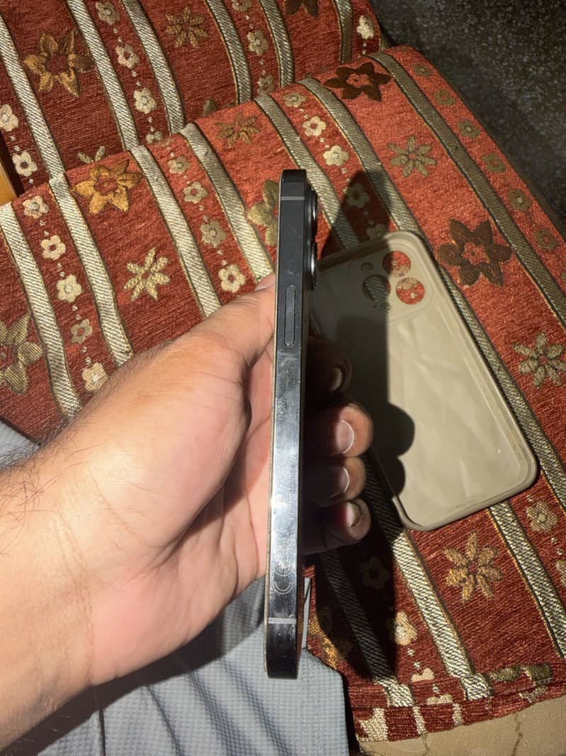 Apple iPhone 13 Pro 2