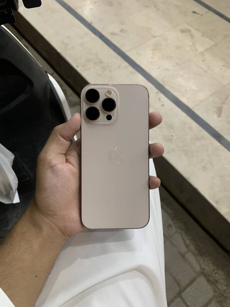 Apple iPhone 16 Pro Max 1