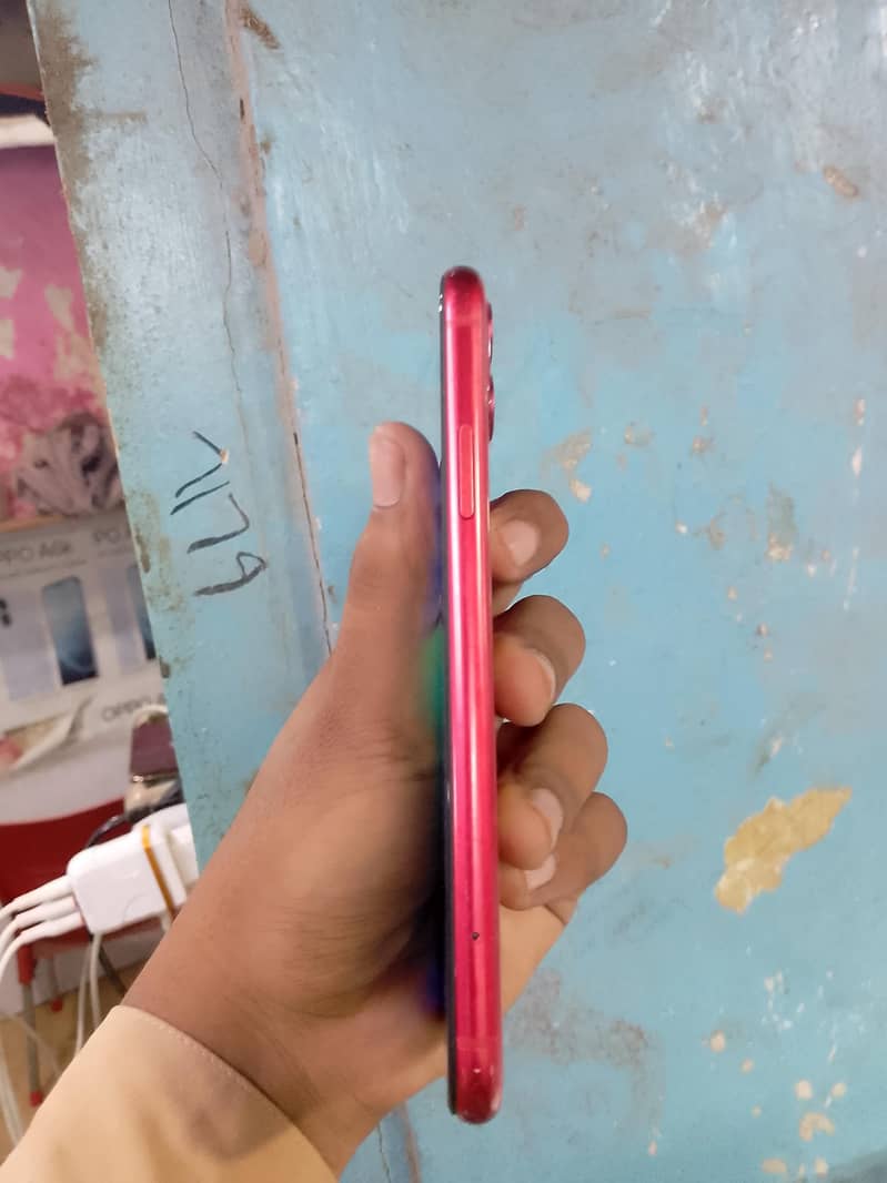 Apple iPhone 11 4