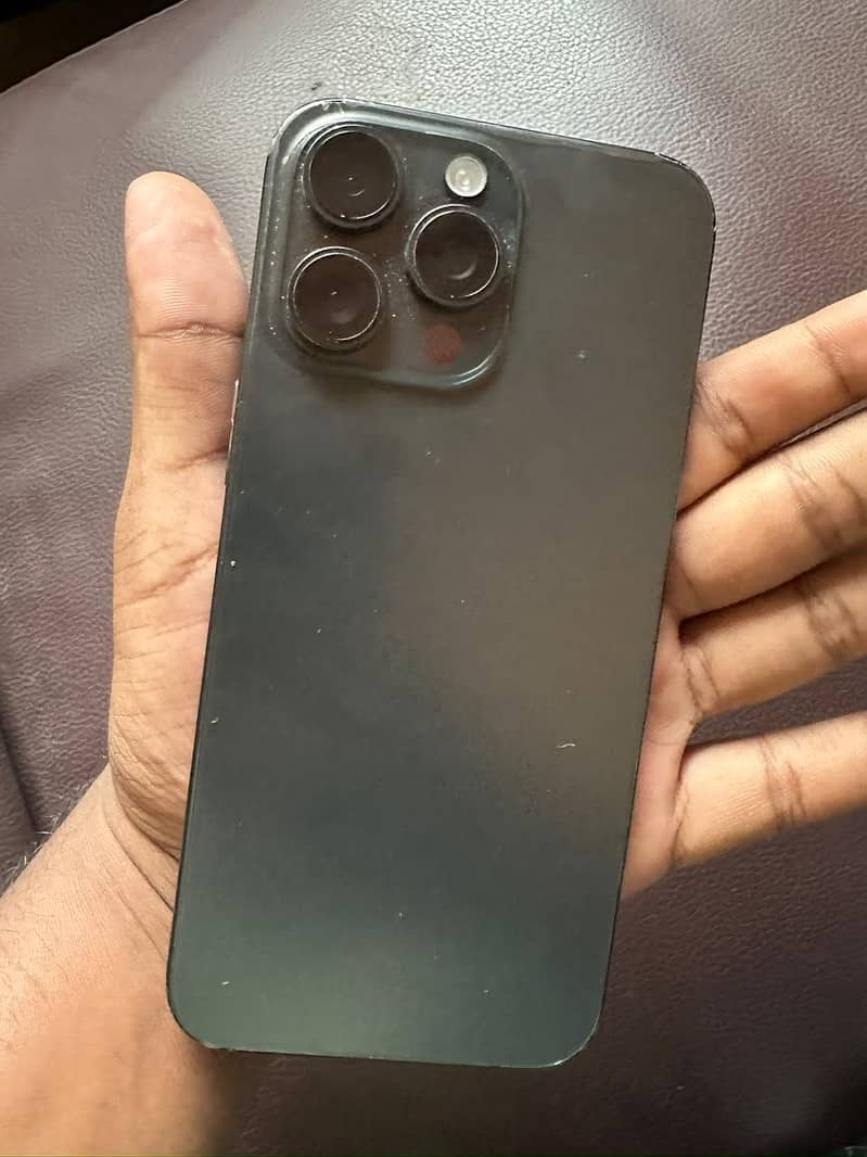 Apple iPhone 15 Pro Max 2