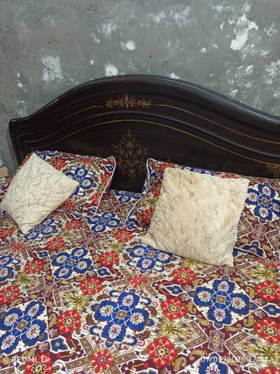 bed  set in good condition without mattress