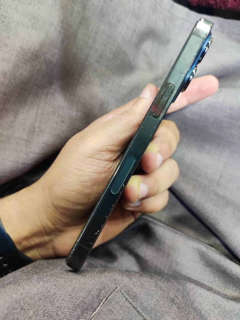 Apple iPhone 13 Pro 2