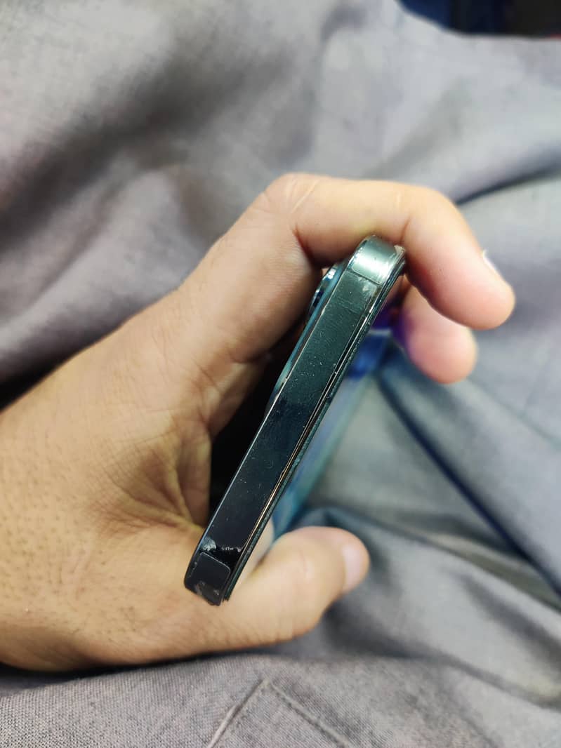 Apple iPhone 13 Pro 4