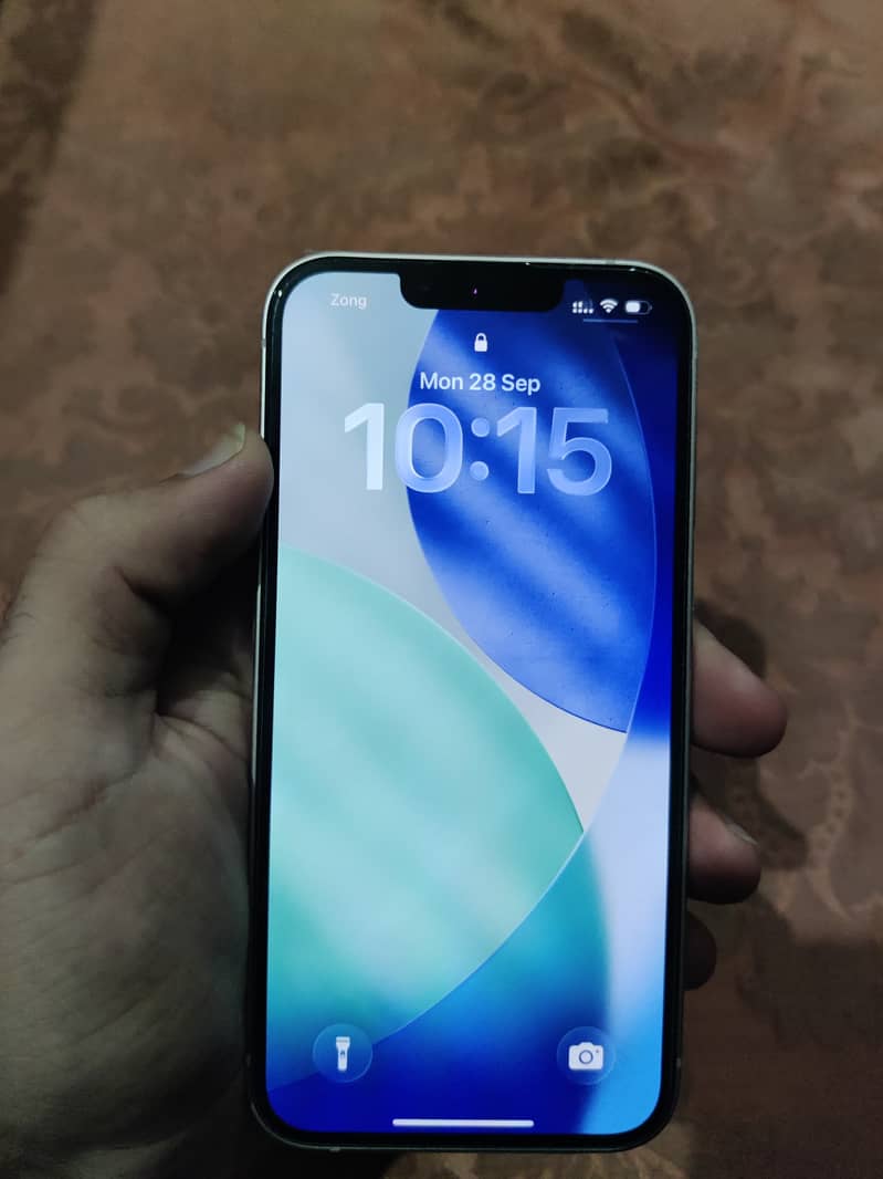 Apple iPhone 13 5