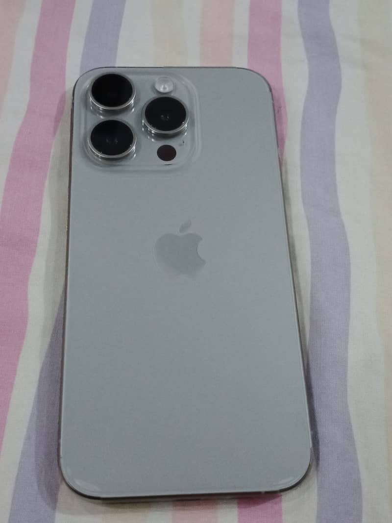 Apple iPhone 15 Pro 0