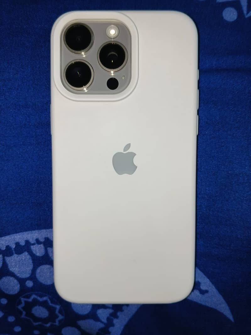 Apple iPhone 15 Pro Max 1
