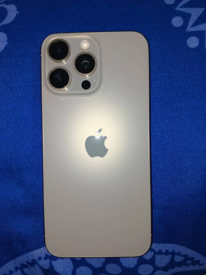 Apple iPhone 15 Pro Max 6