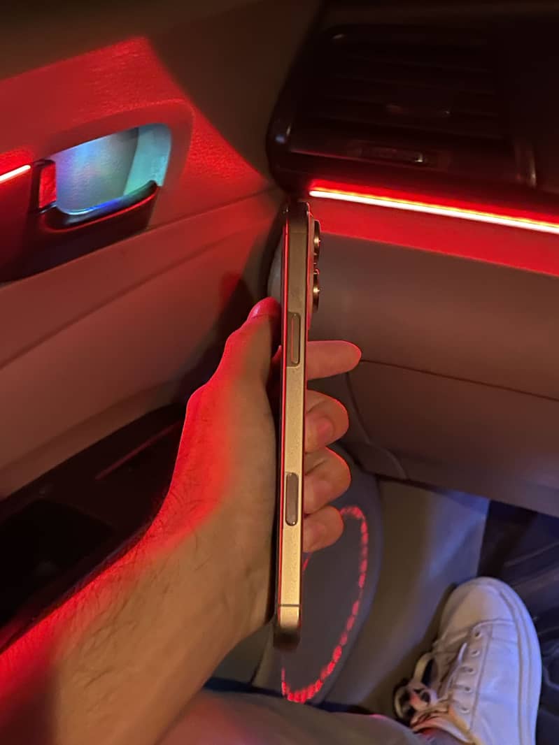 Apple iPhone 16 Pro Max jv 6