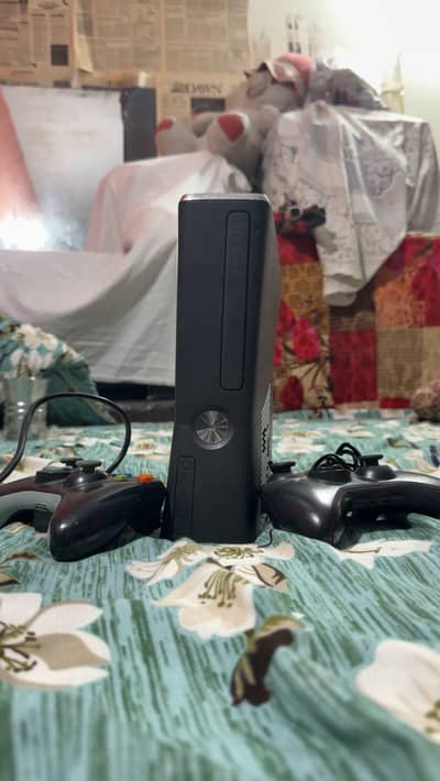 Xbox 360 with two controllers wirless and wired