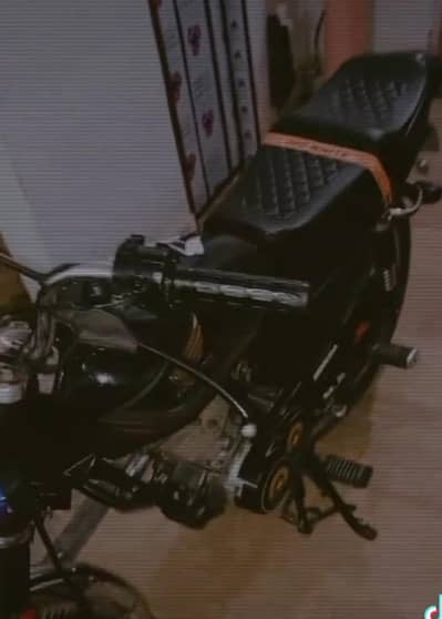 Honda 125 use  achi condition ha chli kafi hoi paper pora ha