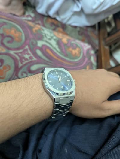New luxury watch in just 3999/-