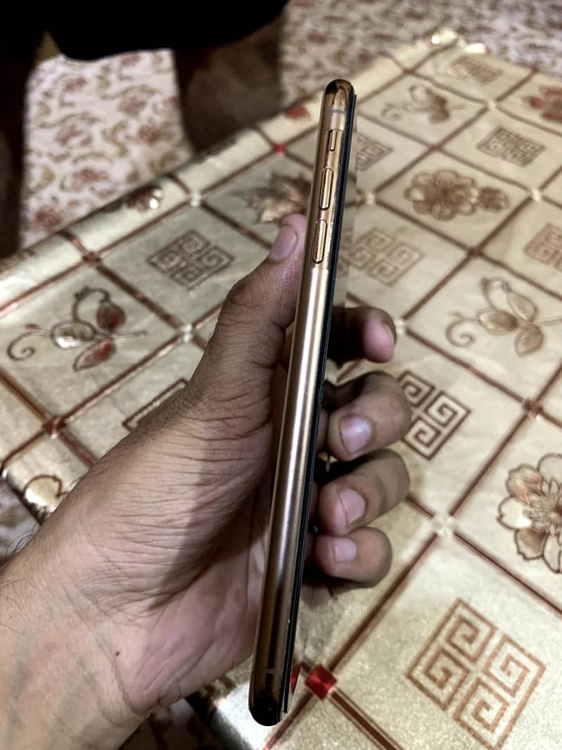 Apple iPhone Xsmax 5