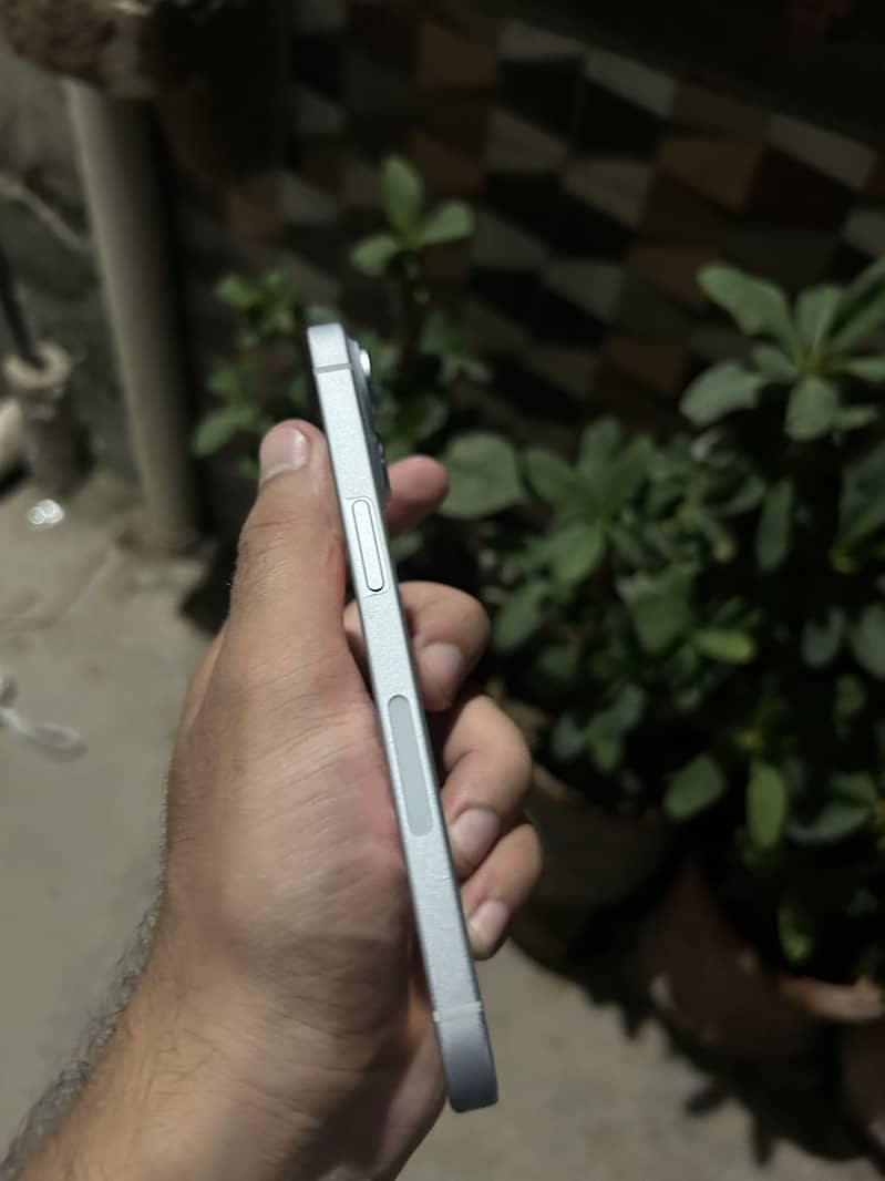 Apple iPhone 15 5