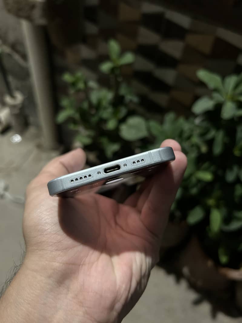 Apple iPhone 15 6