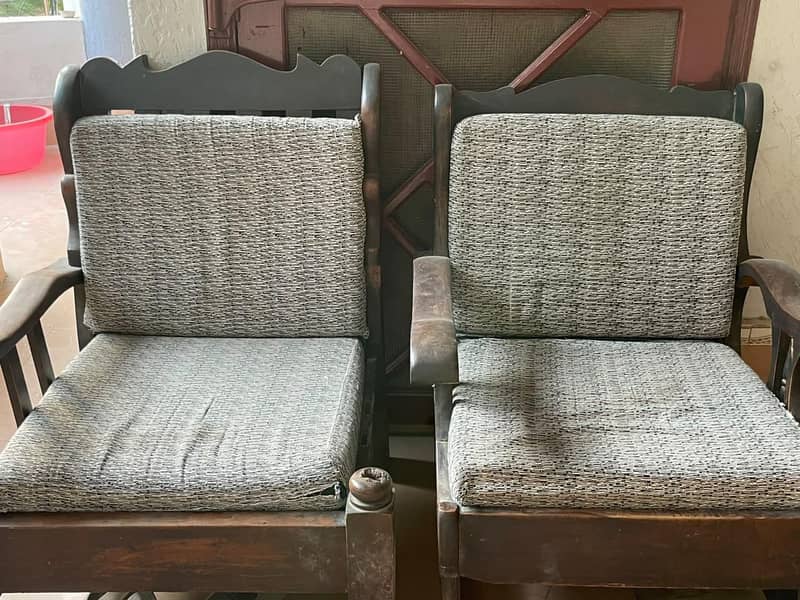 Beautiful Sofa Set – Good Condition 1