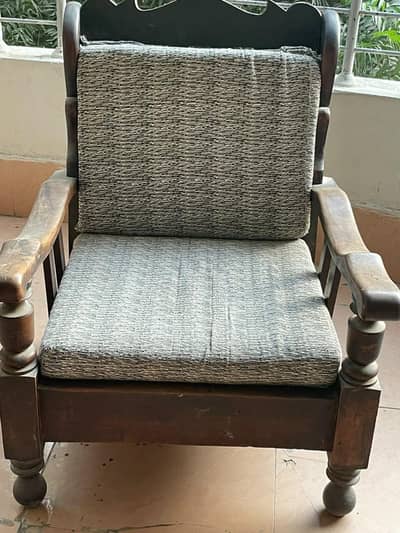 Beautiful Sofa Set – Good Condition