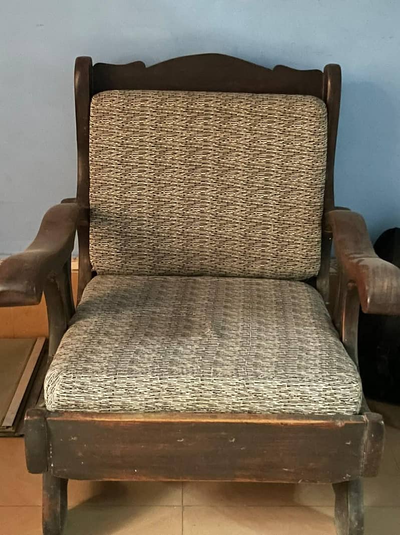 Beautiful Sofa Set – Good Condition 2