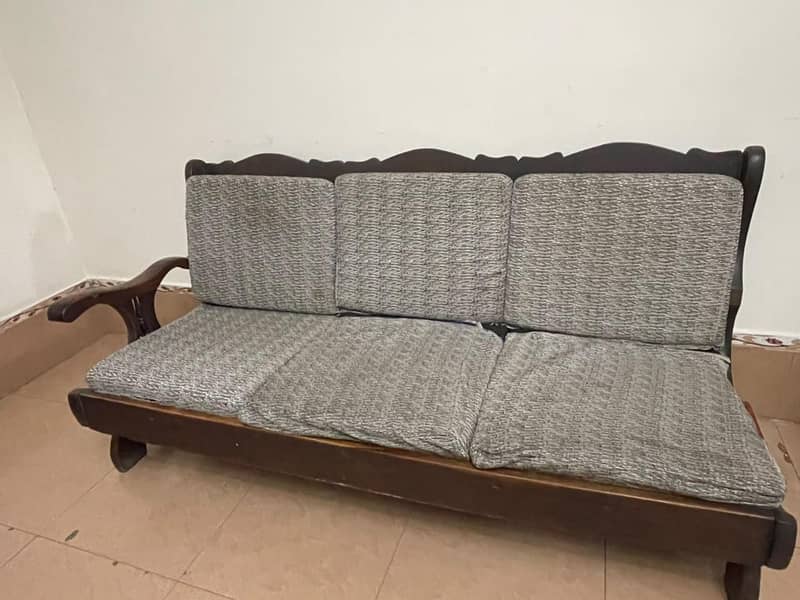 Beautiful Sofa Set – Good Condition 3