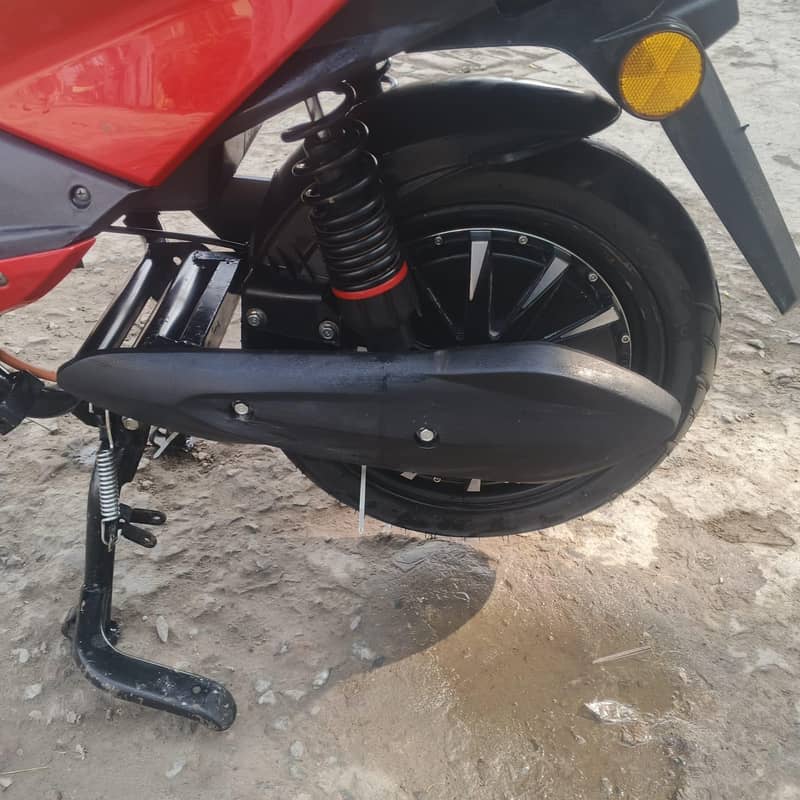 electric scooty 4
