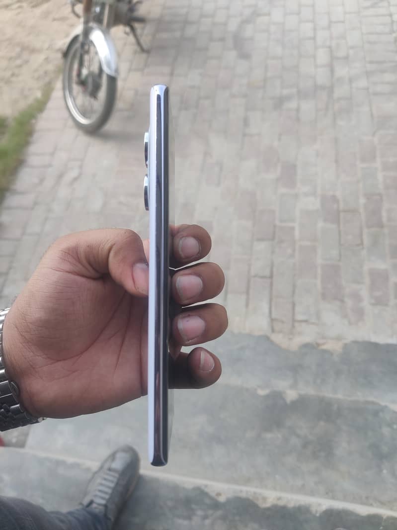 Xiaomi Redmi Note 14 Pro 3