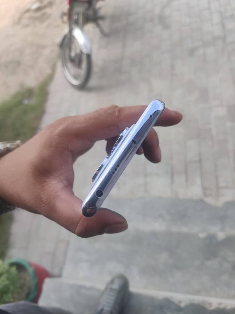 Xiaomi Redmi Note 14 Pro 4