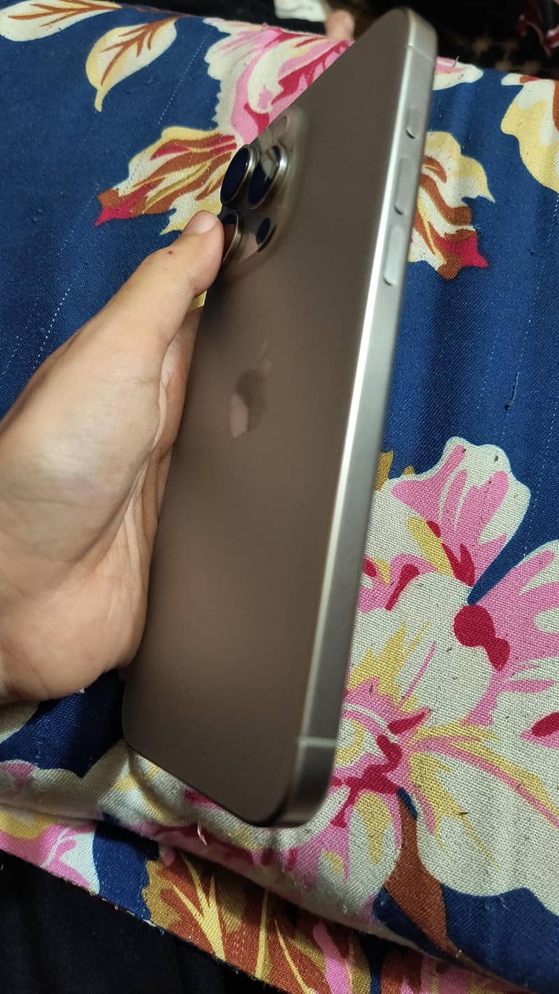 Apple iPhone 15 Pro Max 0