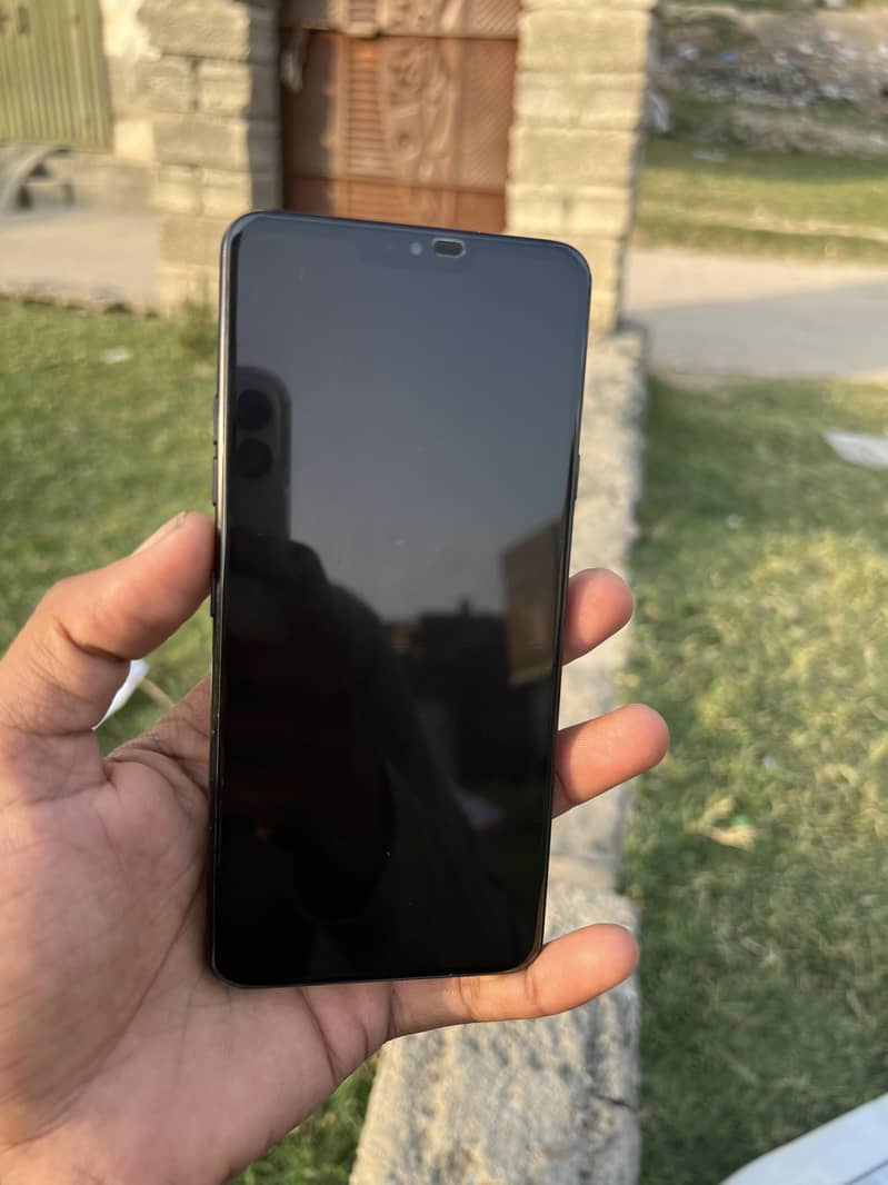 LG G7 ThinQ 1