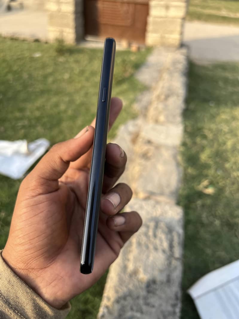 LG G7 ThinQ 3