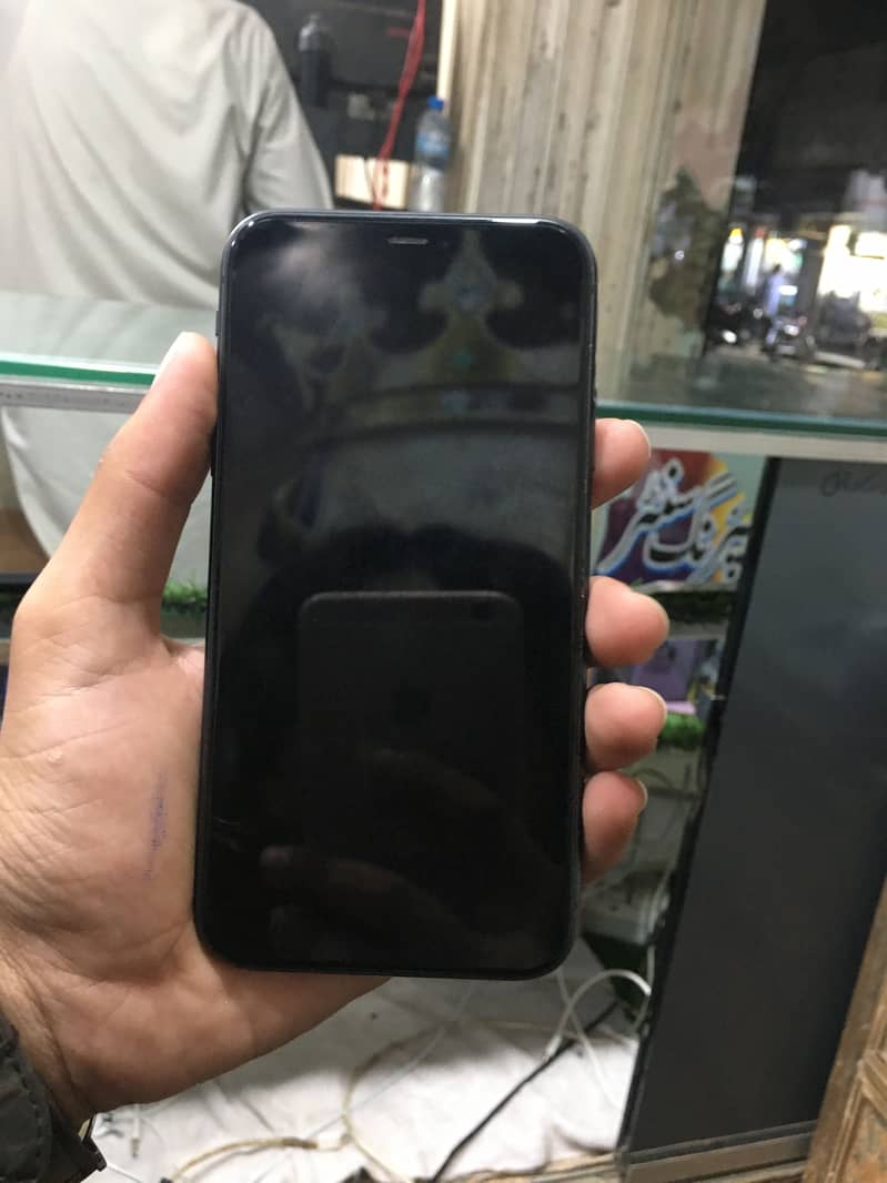 Apple iPhone 11 3