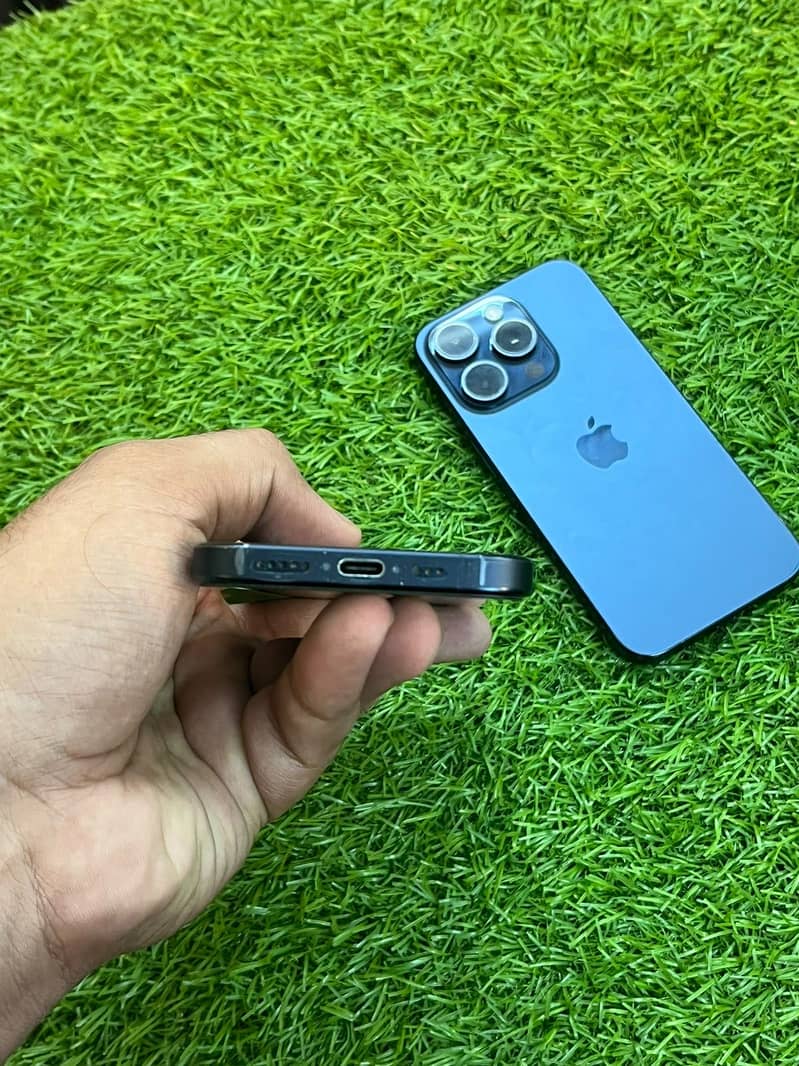 Apple iPhone 15 Pro 1
