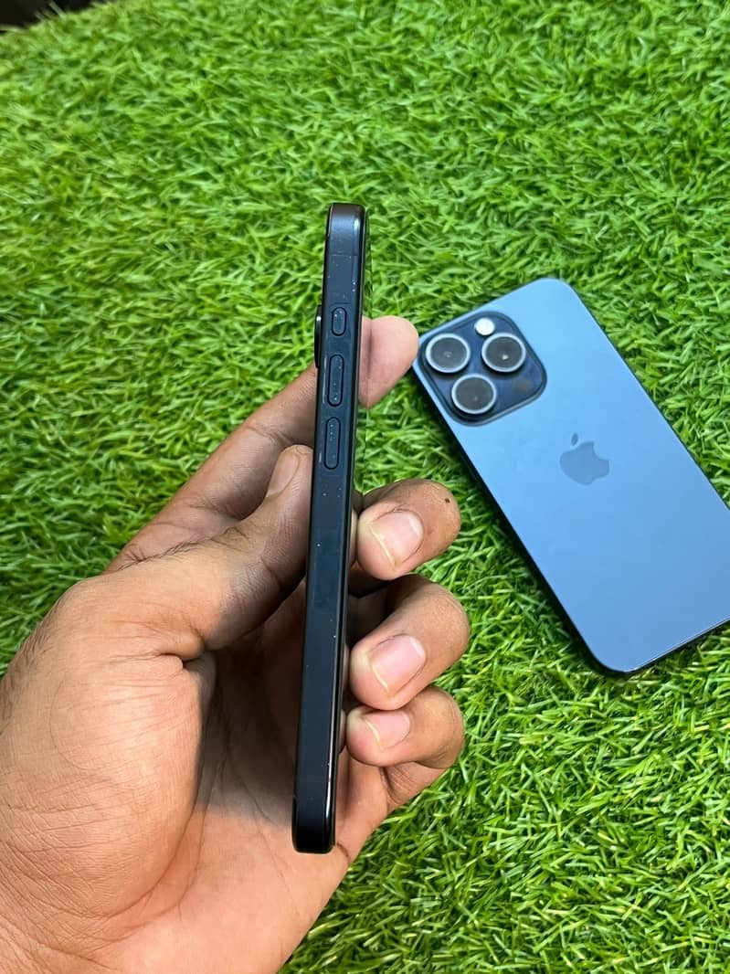 Apple iPhone 15 Pro 2