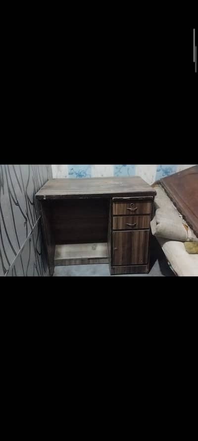 Computer table