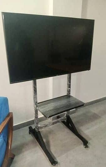 LCD TV floor stand with wheels