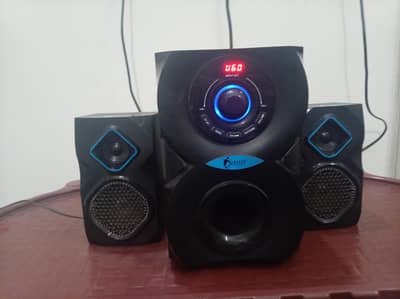 perfect speakers with baser for loude bass and complete set