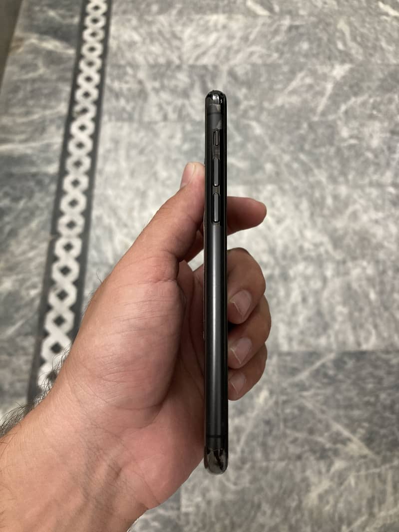 Apple iPhone 11 Pro 1