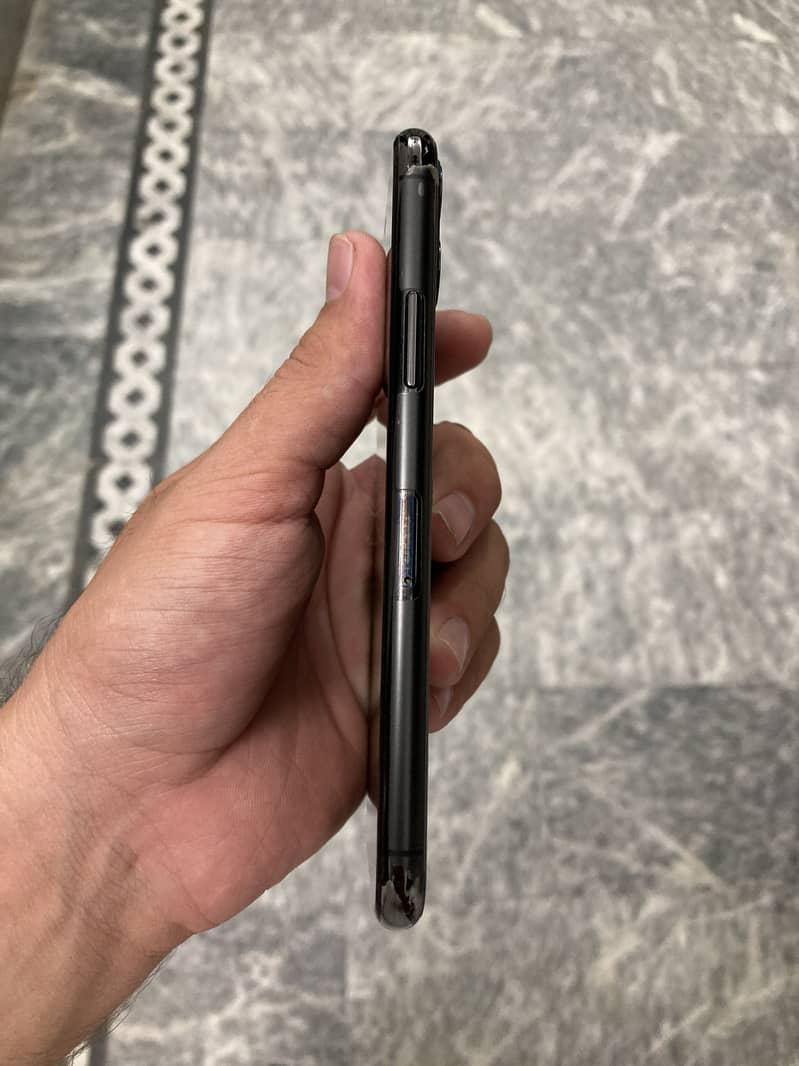 Apple iPhone 11 Pro 3