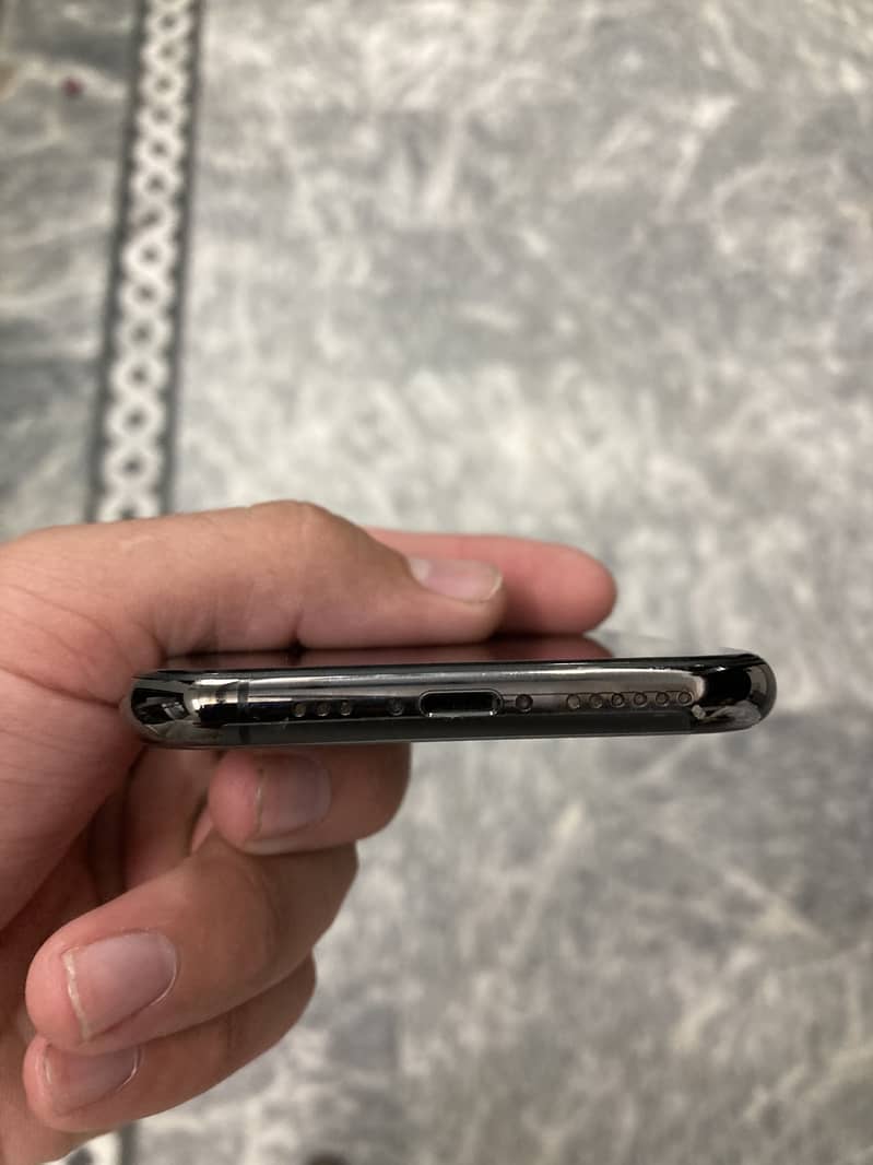 Apple iPhone 11 Pro 4