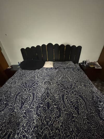 Bed for sale with side tables base of lohaa