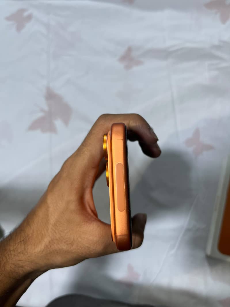 Apple iPhone 17 Pro Max 4