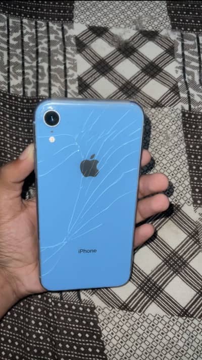 iPhone XR all ok 10/10 mint condition 78battery only back glass crack