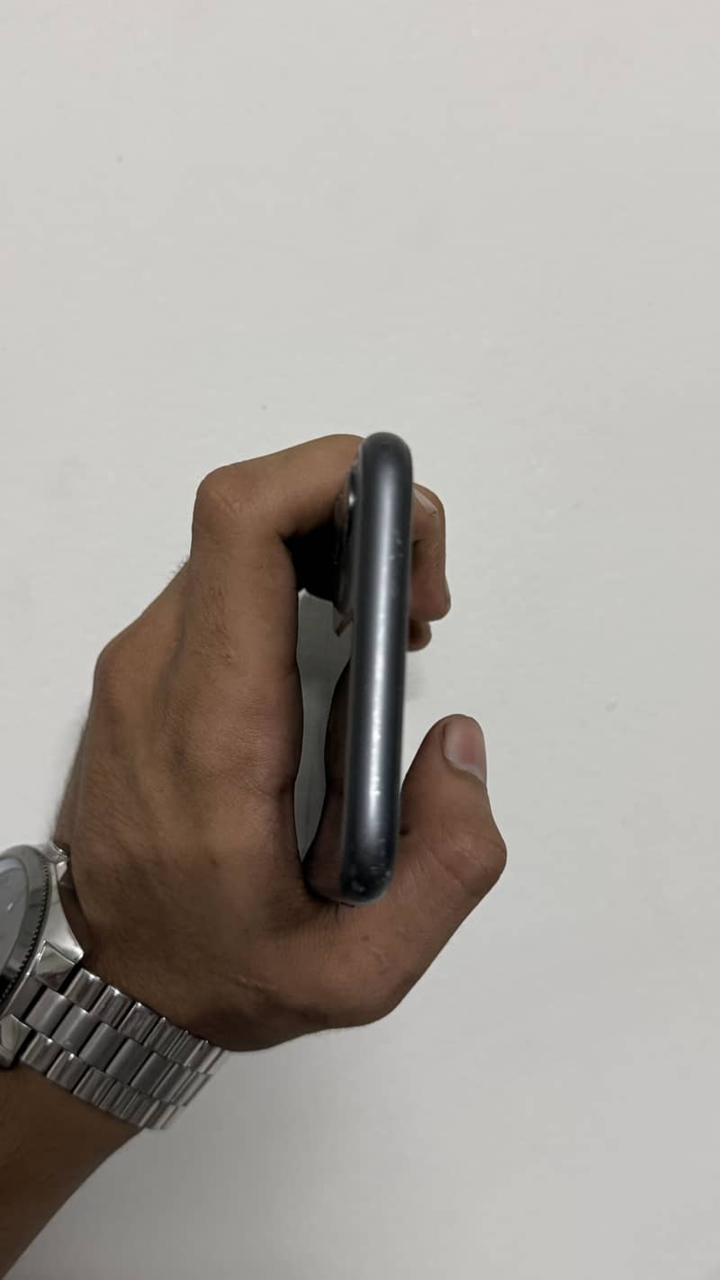 Apple iPhone 11 4