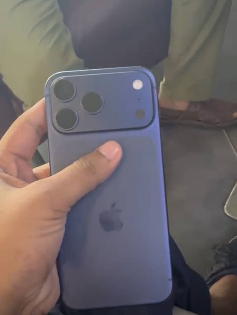 Apple iPhone 17 Pro Max 2